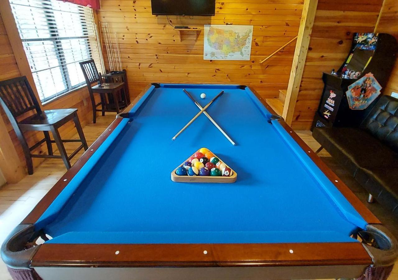 Fabulous Pet-Friendly, Family Cabin With Outdoor Kitchen, Hot Tub, Sauna, Fireplace, Theater Room, Arcade, Pool Table, And Fire Pit Within Minuties Of Dollywood Sevierville Ngoại thất bức ảnh