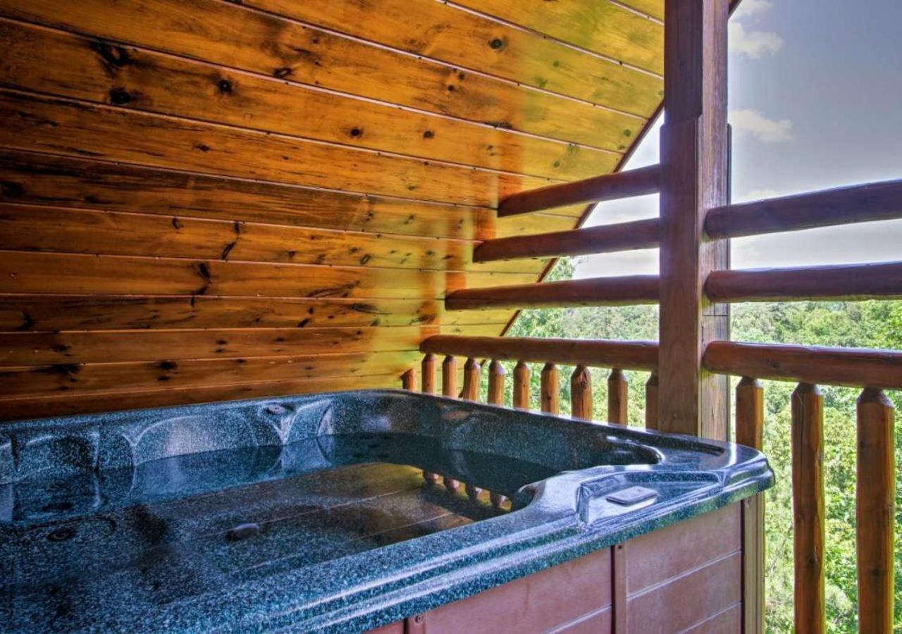 Fabulous Pet-Friendly, Family Cabin With Outdoor Kitchen, Hot Tub, Sauna, Fireplace, Theater Room, Arcade, Pool Table, And Fire Pit Within Minuties Of Dollywood Sevierville Ngoại thất bức ảnh
