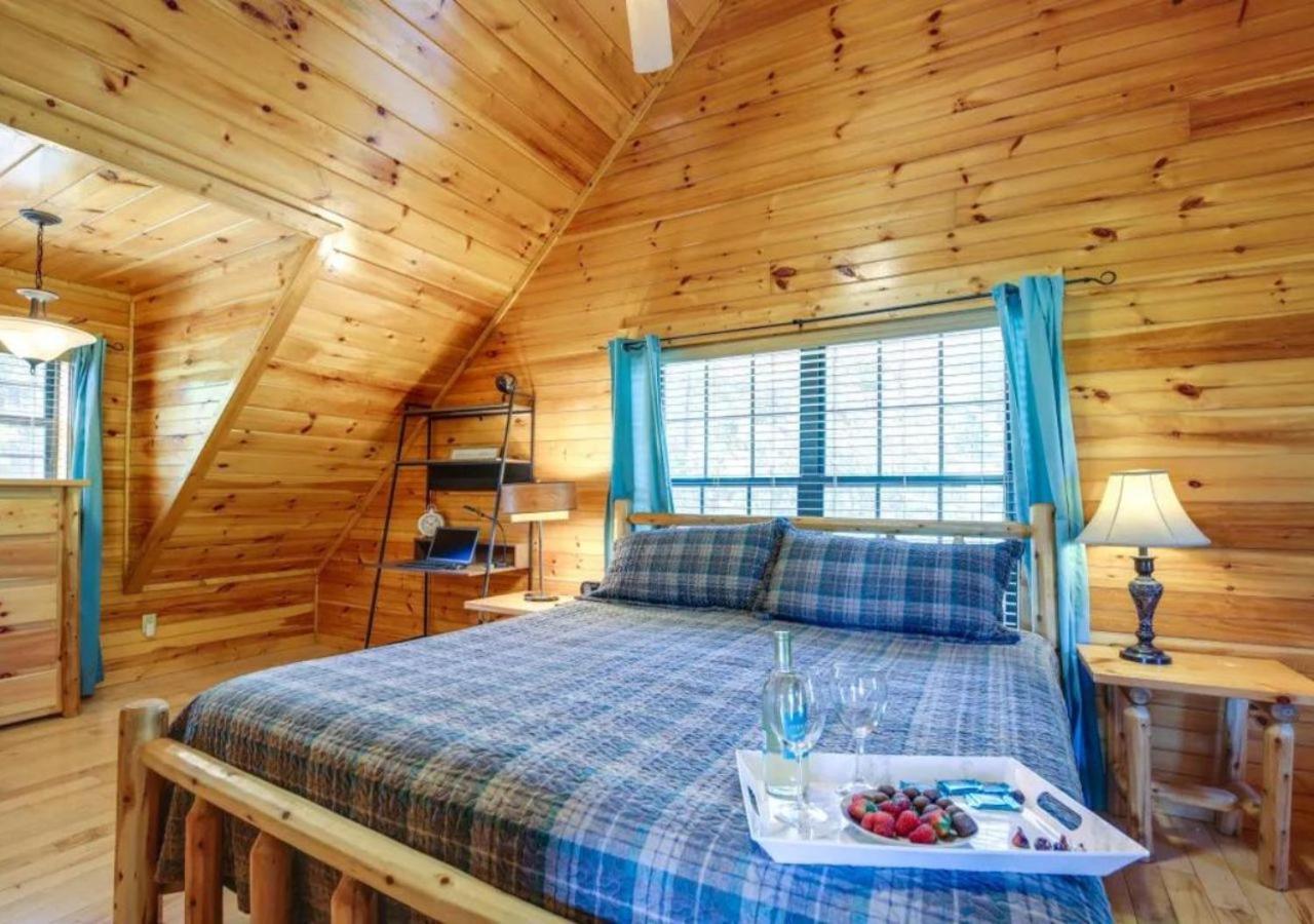 Fabulous Pet-Friendly, Family Cabin With Outdoor Kitchen, Hot Tub, Sauna, Fireplace, Theater Room, Arcade, Pool Table, And Fire Pit Within Minuties Of Dollywood Sevierville Ngoại thất bức ảnh