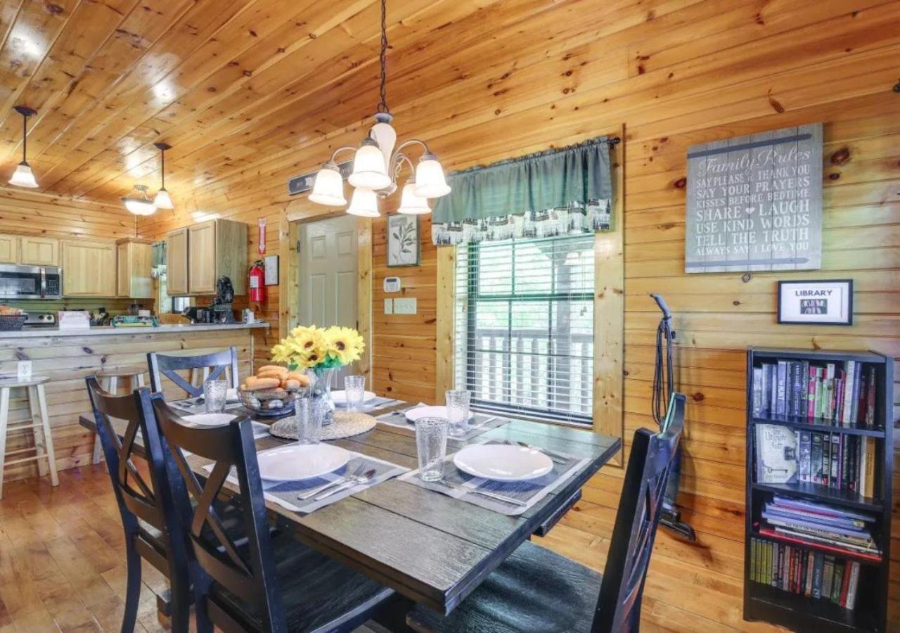 Fabulous Pet-Friendly, Family Cabin With Outdoor Kitchen, Hot Tub, Sauna, Fireplace, Theater Room, Arcade, Pool Table, And Fire Pit Within Minuties Of Dollywood Sevierville Ngoại thất bức ảnh
