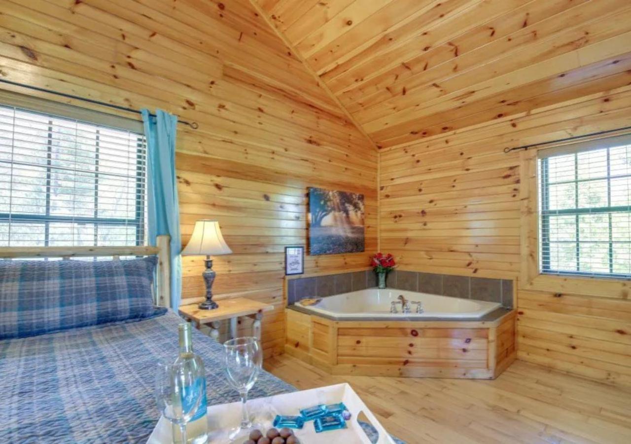 Fabulous Pet-Friendly, Family Cabin With Outdoor Kitchen, Hot Tub, Sauna, Fireplace, Theater Room, Arcade, Pool Table, And Fire Pit Within Minuties Of Dollywood Sevierville Ngoại thất bức ảnh
