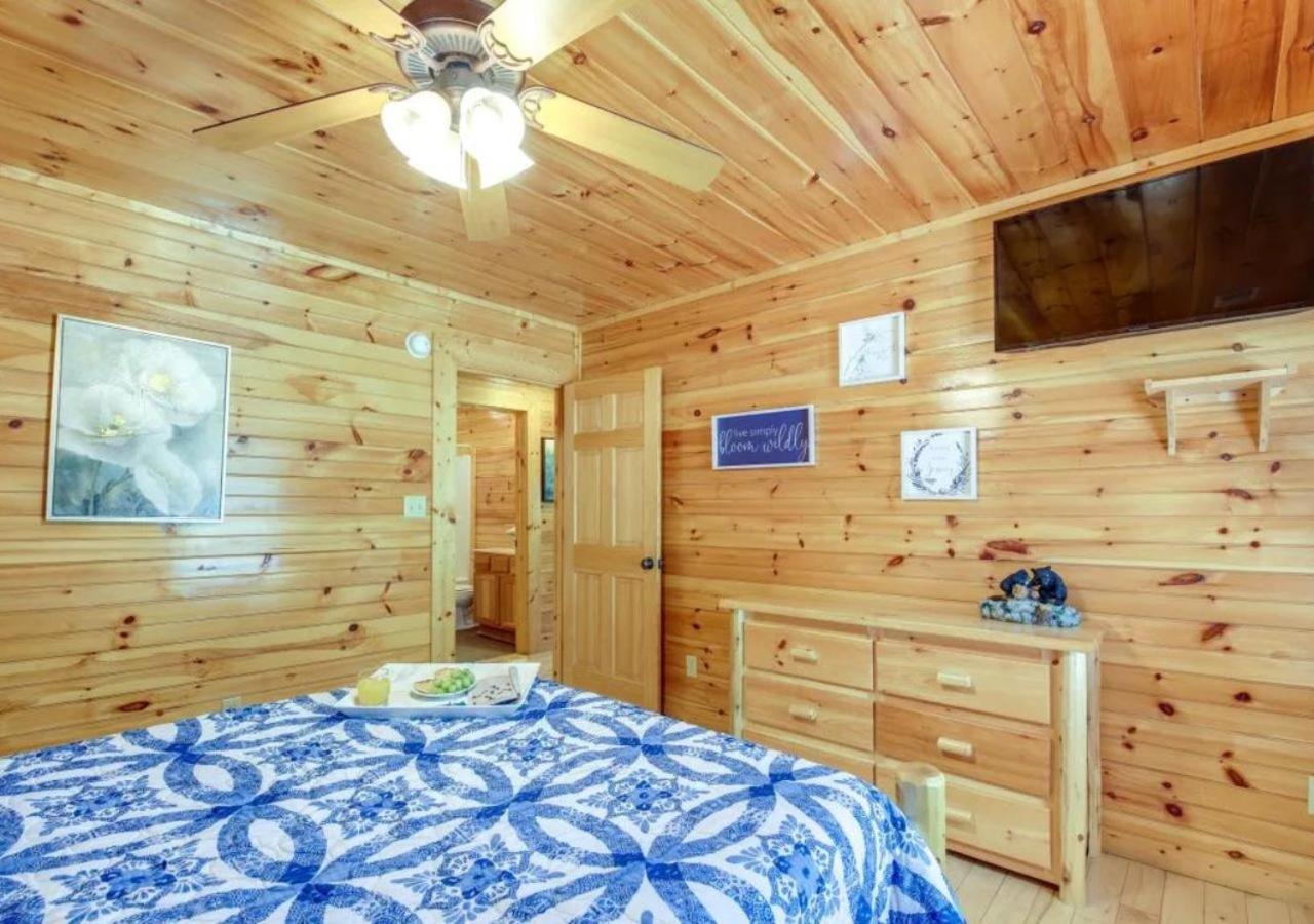 Fabulous Pet-Friendly, Family Cabin With Outdoor Kitchen, Hot Tub, Sauna, Fireplace, Theater Room, Arcade, Pool Table, And Fire Pit Within Minuties Of Dollywood Sevierville Ngoại thất bức ảnh