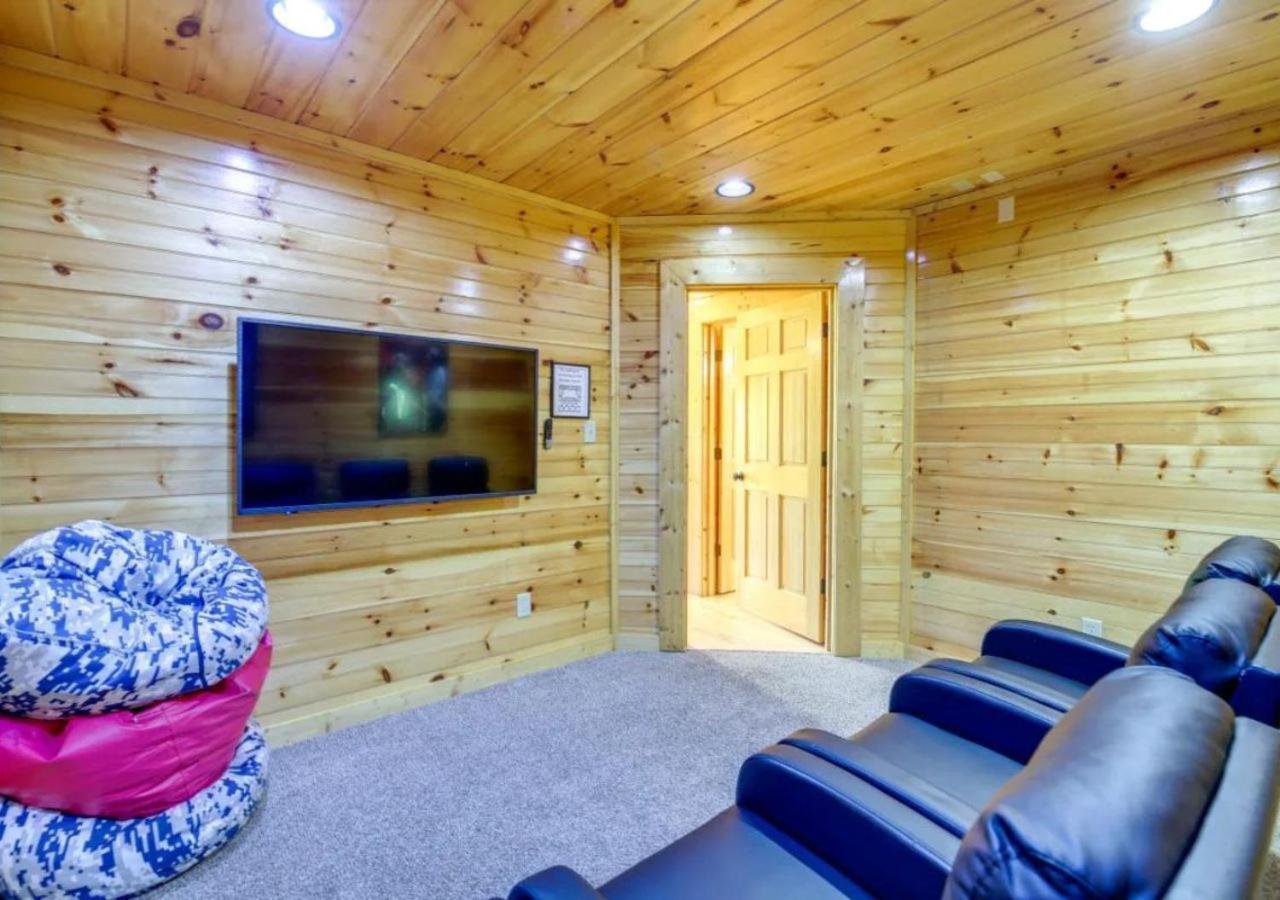 Fabulous Pet-Friendly, Family Cabin With Outdoor Kitchen, Hot Tub, Sauna, Fireplace, Theater Room, Arcade, Pool Table, And Fire Pit Within Minuties Of Dollywood Sevierville Ngoại thất bức ảnh